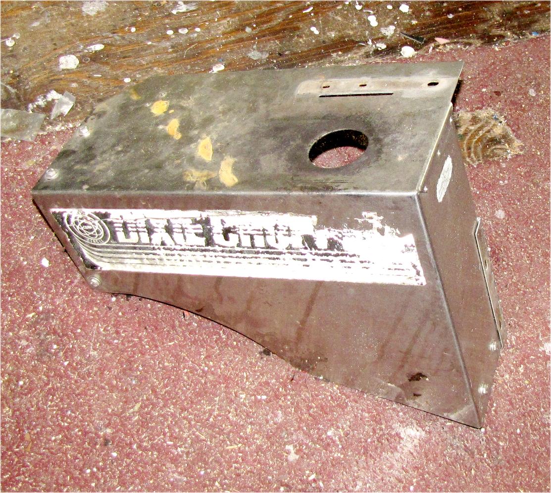 unknown Dixie Chopper FX2500 Gas Right Gas tank cover / fender used tractor part