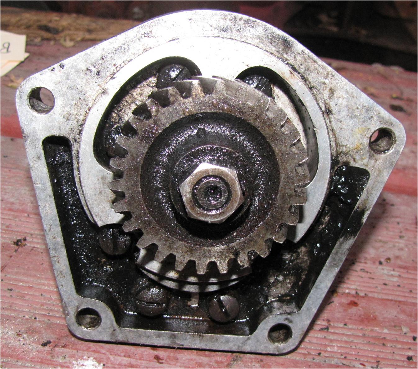 1960 Case International Harvester B275 Diesel Hydraulic Pump with Gear used tractor part