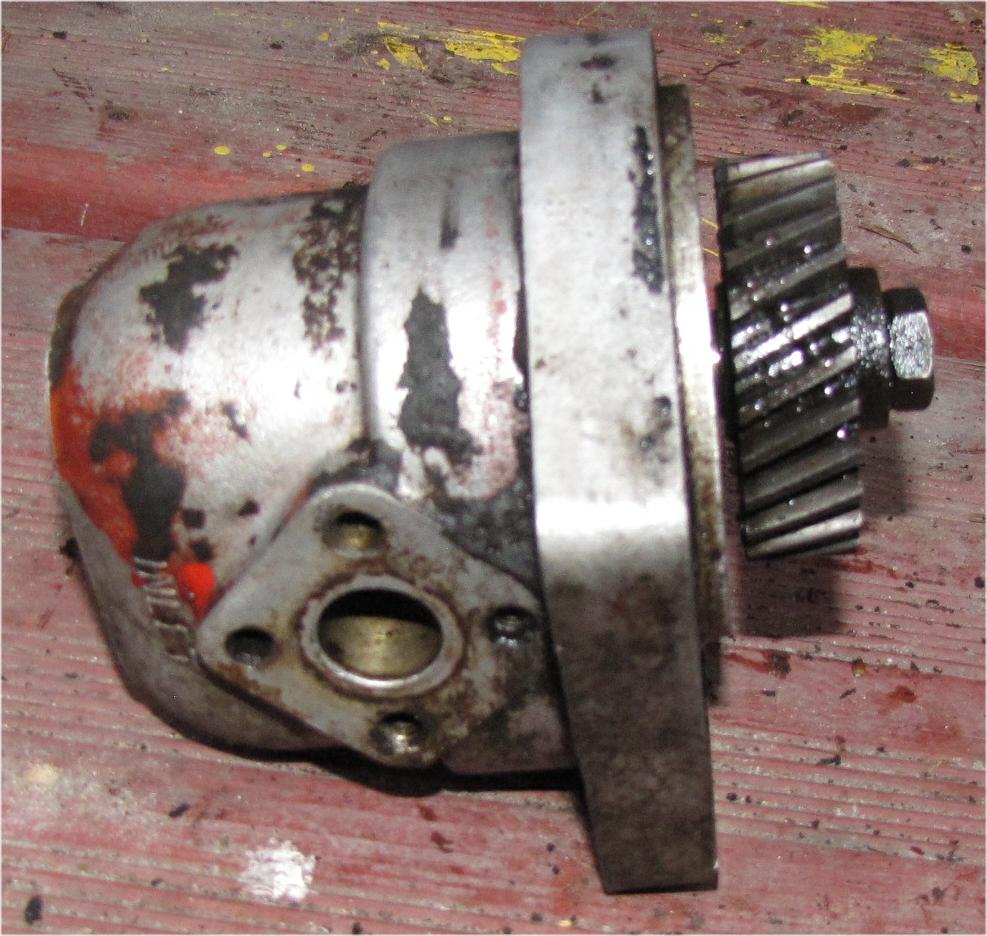 1960 Case International Harvester B275 Diesel Hydraulic Pump with Gear used tractor part