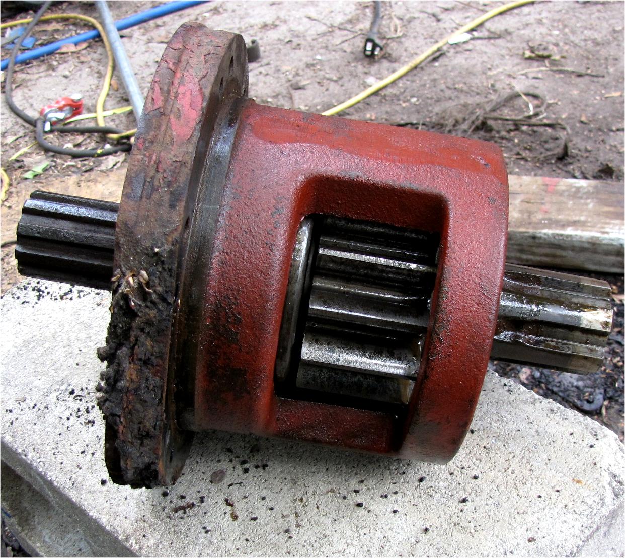 1960 Case International Harvester B275 Diesel Left Rear Axle Drive Gear with Housing and Shaft used tractor part