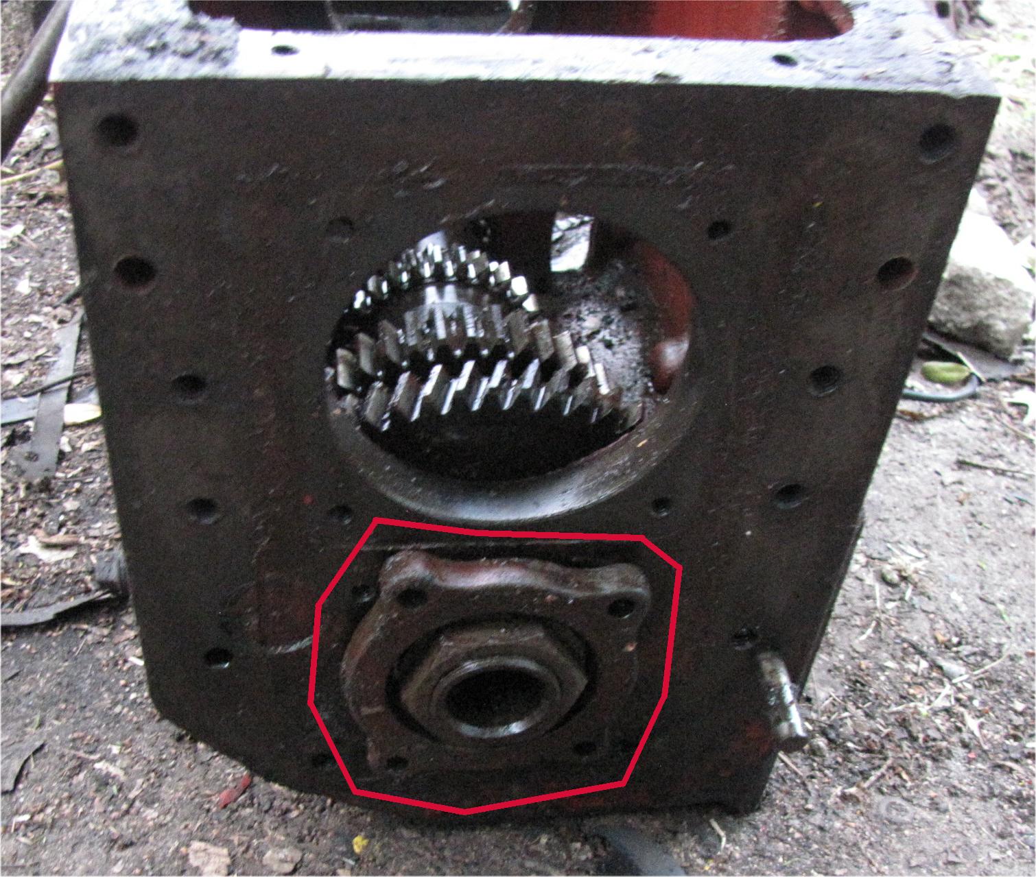 1960 Case International Harvester B275 Diesel Lower Transmission Shaft Bearing retainer used tractor part