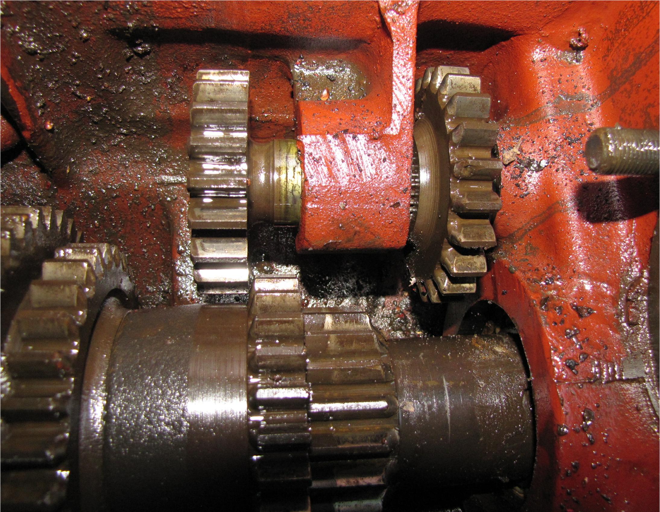 1960 Case International Harvester B275 Diesel Small Transmission Shaft with Gears used tractor part