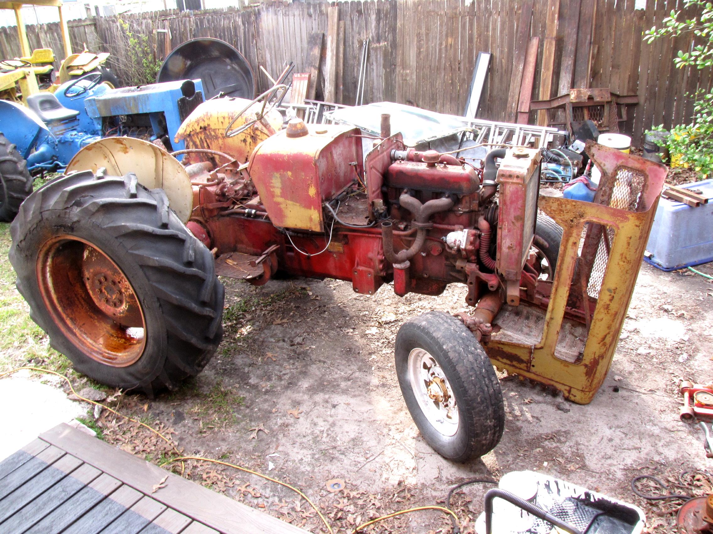 1960 Case International Harvester B275 parts tractor at Lakeland Tractor