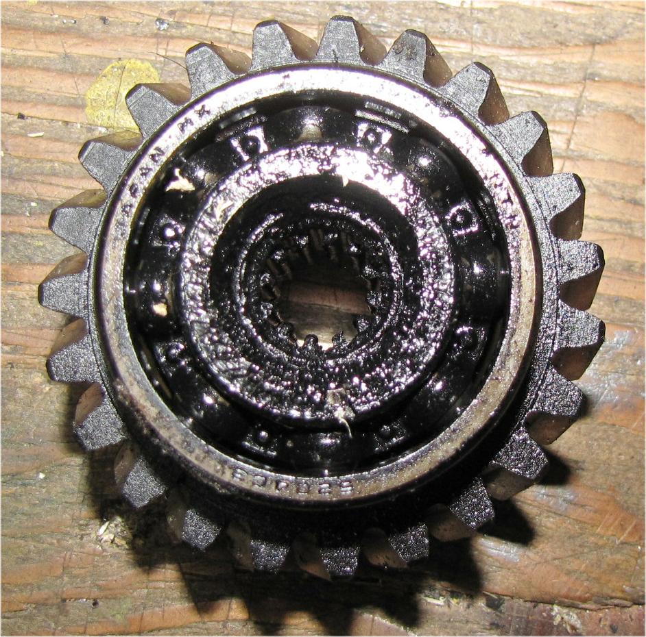 unknown Mitsubishi mt210 Diesel Hydraulic Pump Drive Gear with Bearings used tractor part