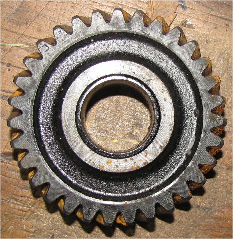 unknown Mitsubishi mt210 Diesel Idler Gear w bushing used tractor part