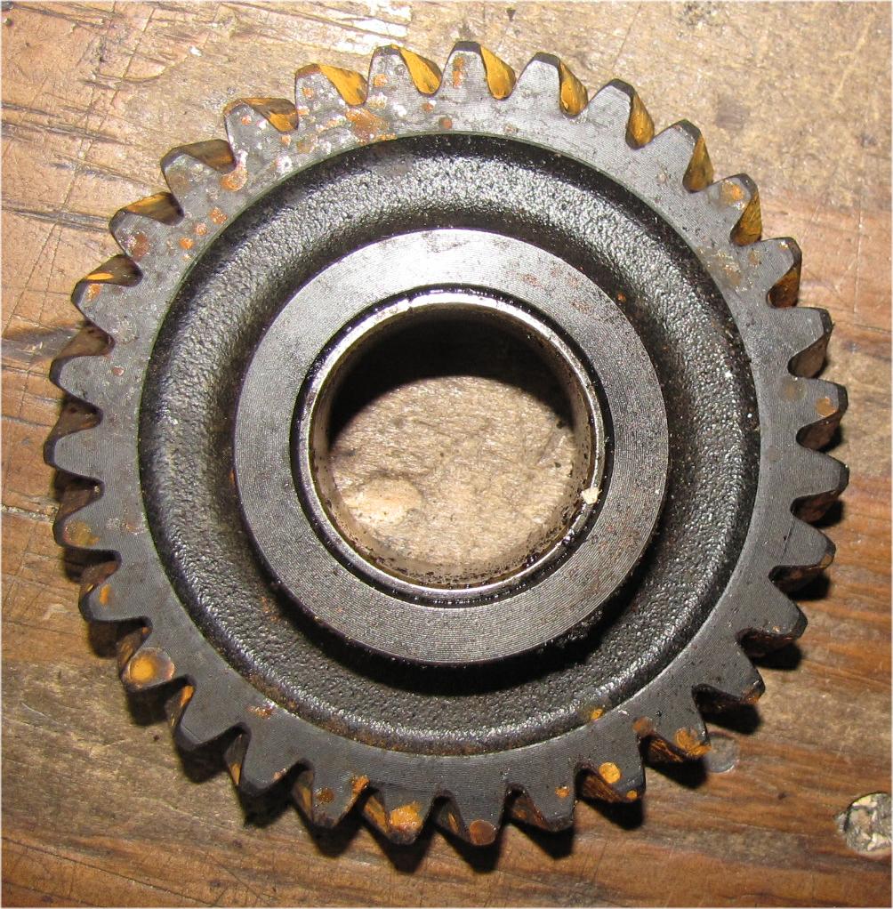 unknown Mitsubishi mt210 Diesel Idler Gear w bushing used tractor part