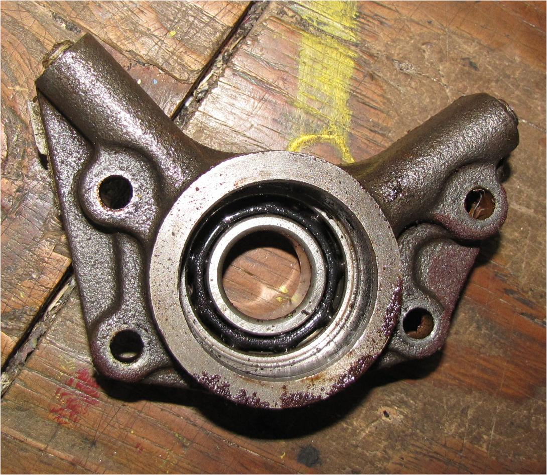 unknown Mitsubishi mt210 Diesel Rear End Input Bearing housing with bearing used tractor part