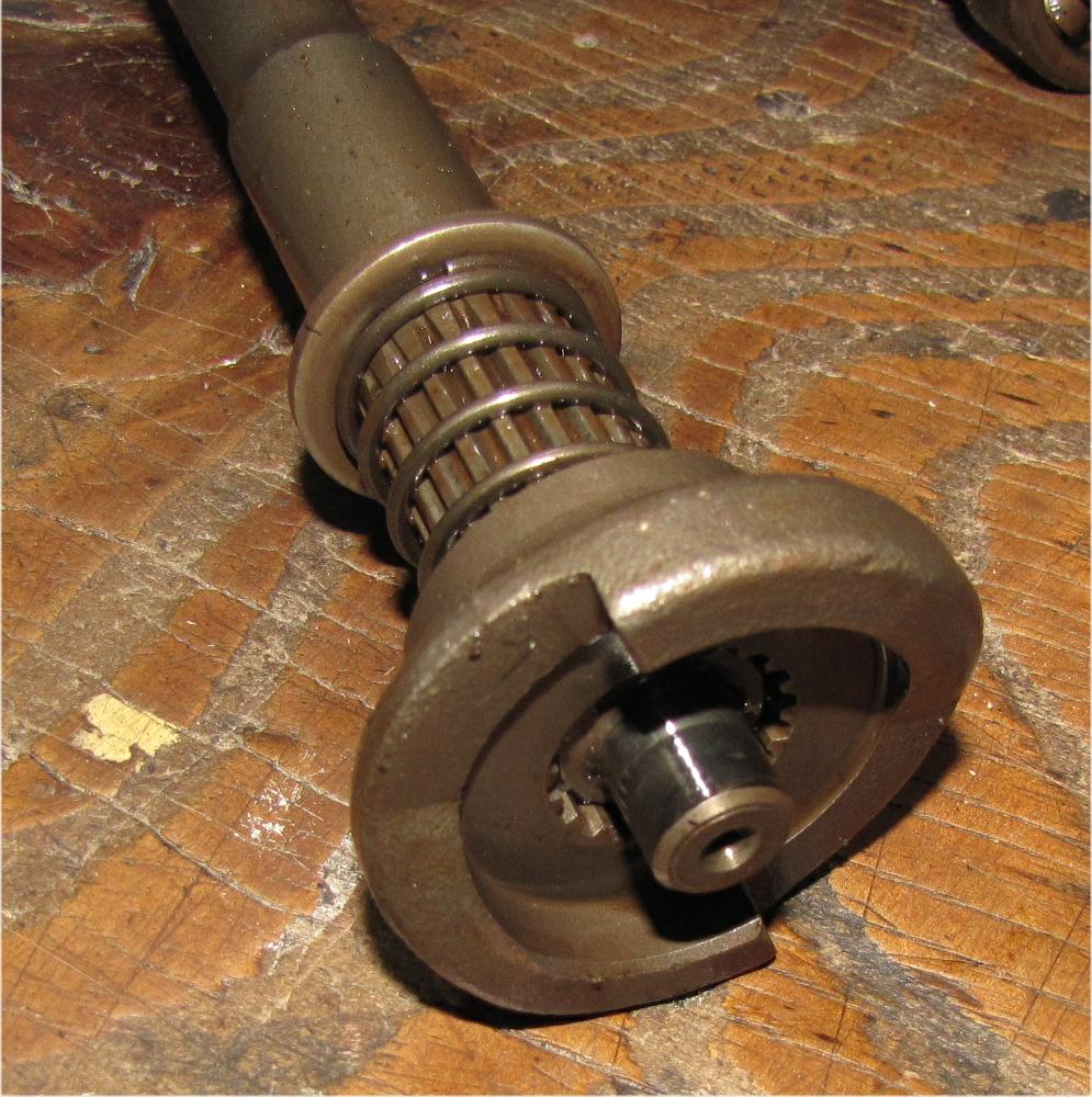 unknown Mitsubishi mt210 Diesel PTO Drive Shaft Complete with Gears used tractor part