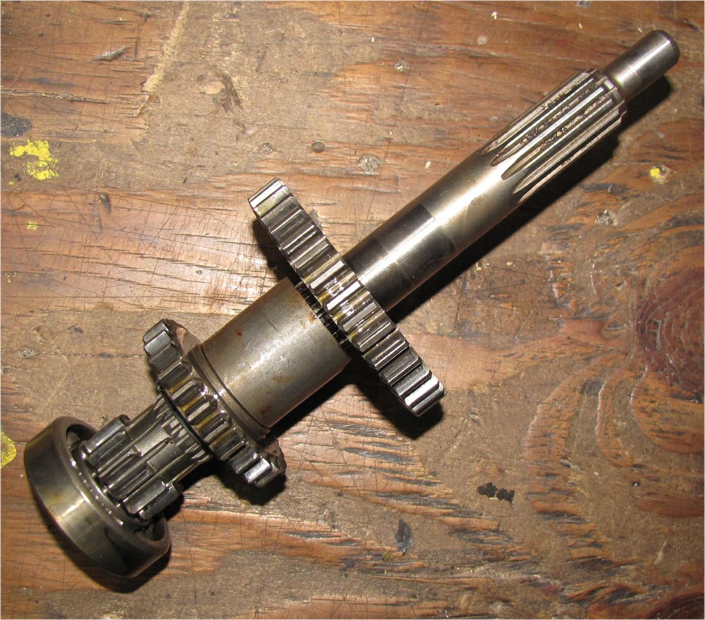unknown Mitsubishi mt210 Diesel Rear End Input Shaft with Gears used tractor part