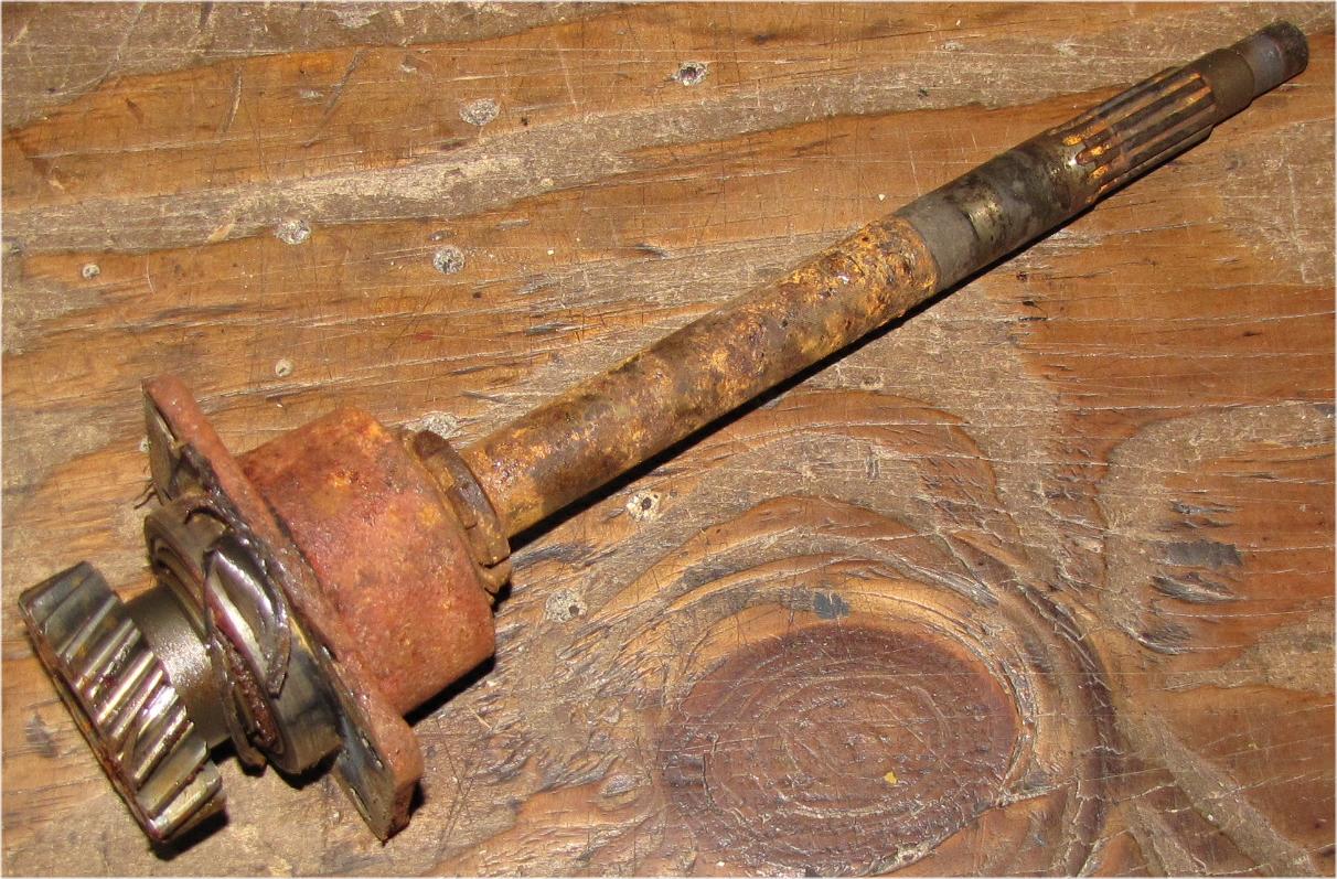 unknown Mitsubishi mt210 Diesel Transmission Front Input Shaft with Bearing and Housing used tractor part