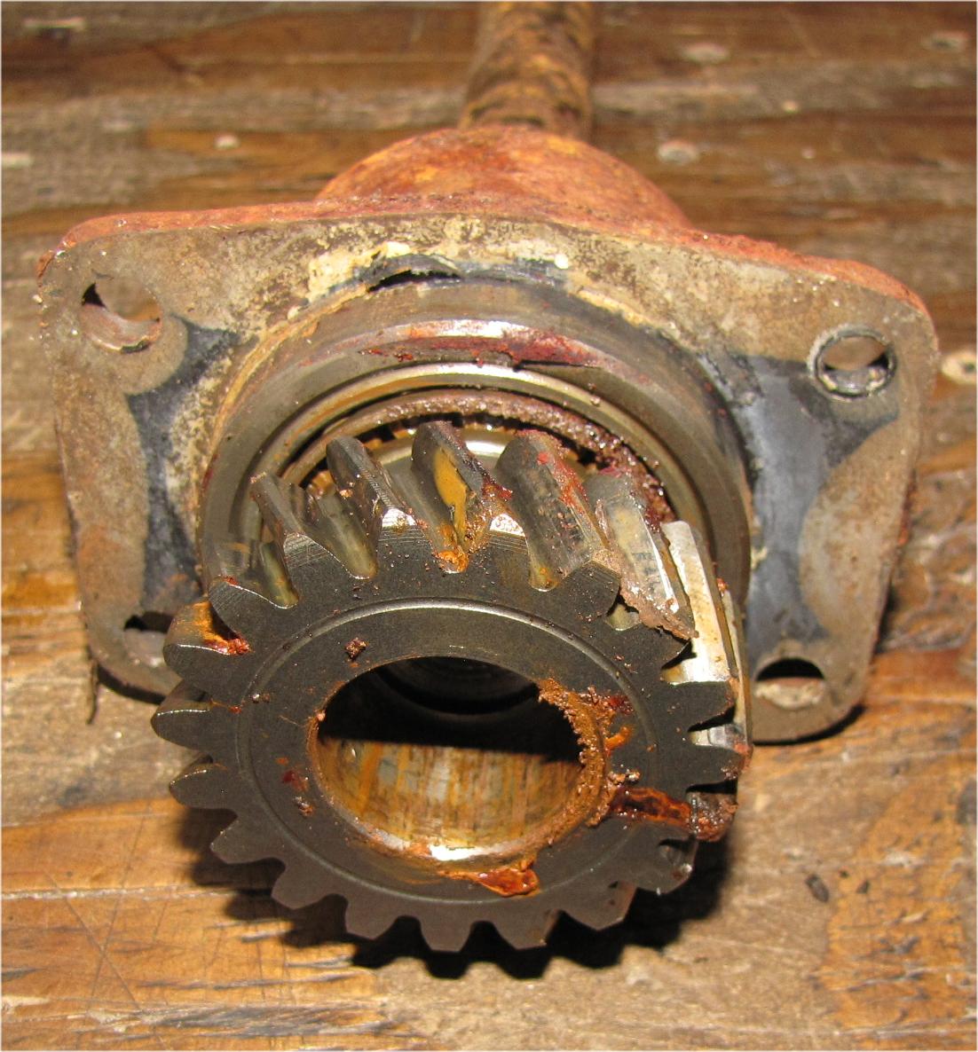 unknown Mitsubishi mt210 Diesel Transmission Front Input Shaft with Bearing and Housing used tractor part