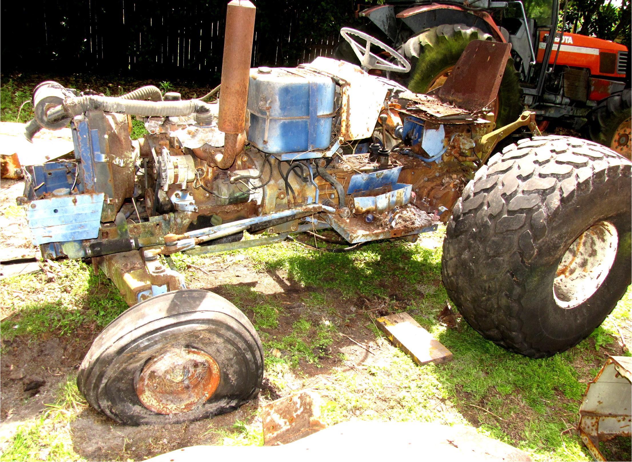Mitsubishi MT750 diesel tractor being parted out photo 2