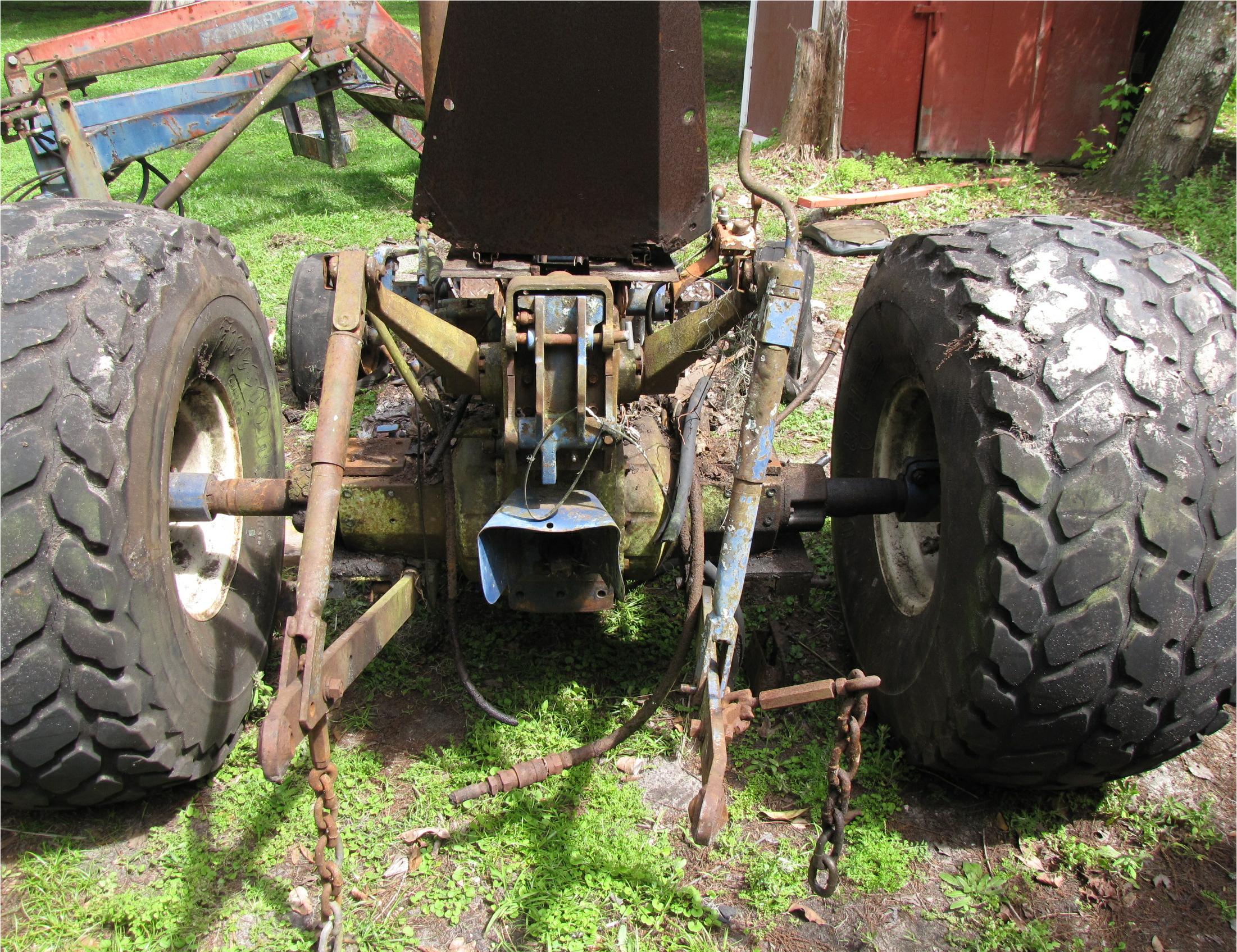 Mitsubishi MT750 diesel tractor being parted out photo 4