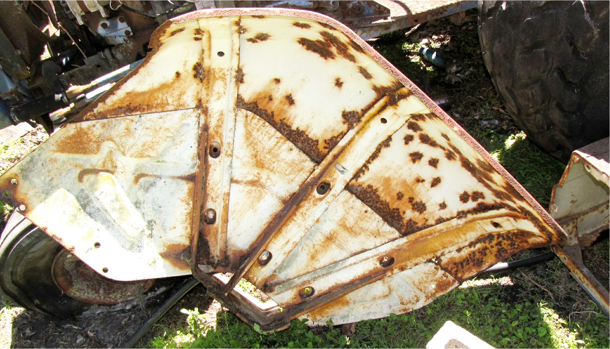 Left rear fender for Mitsubishi MT750 tractor