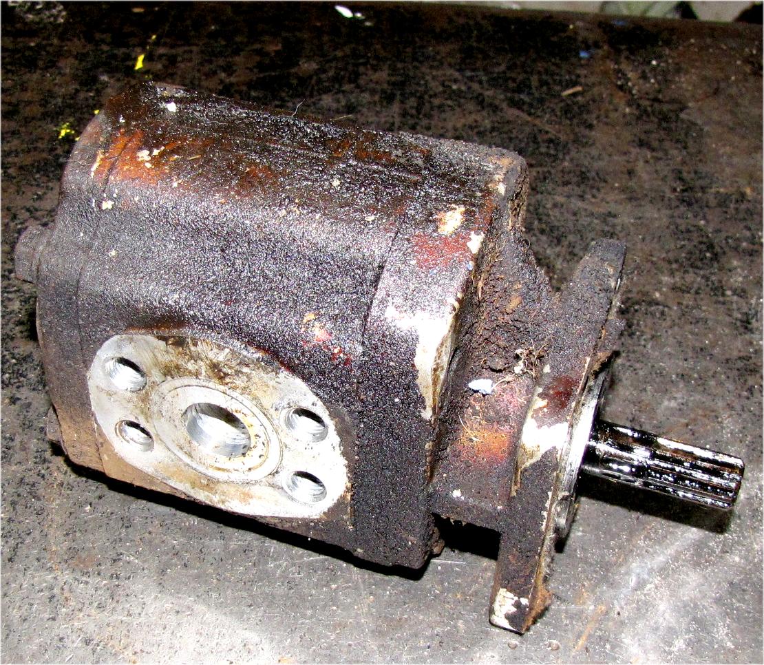 1978 - 1982 Mitsubishi mt750 Diesel Kayaba KYB Hydraulic Pump used tractor part