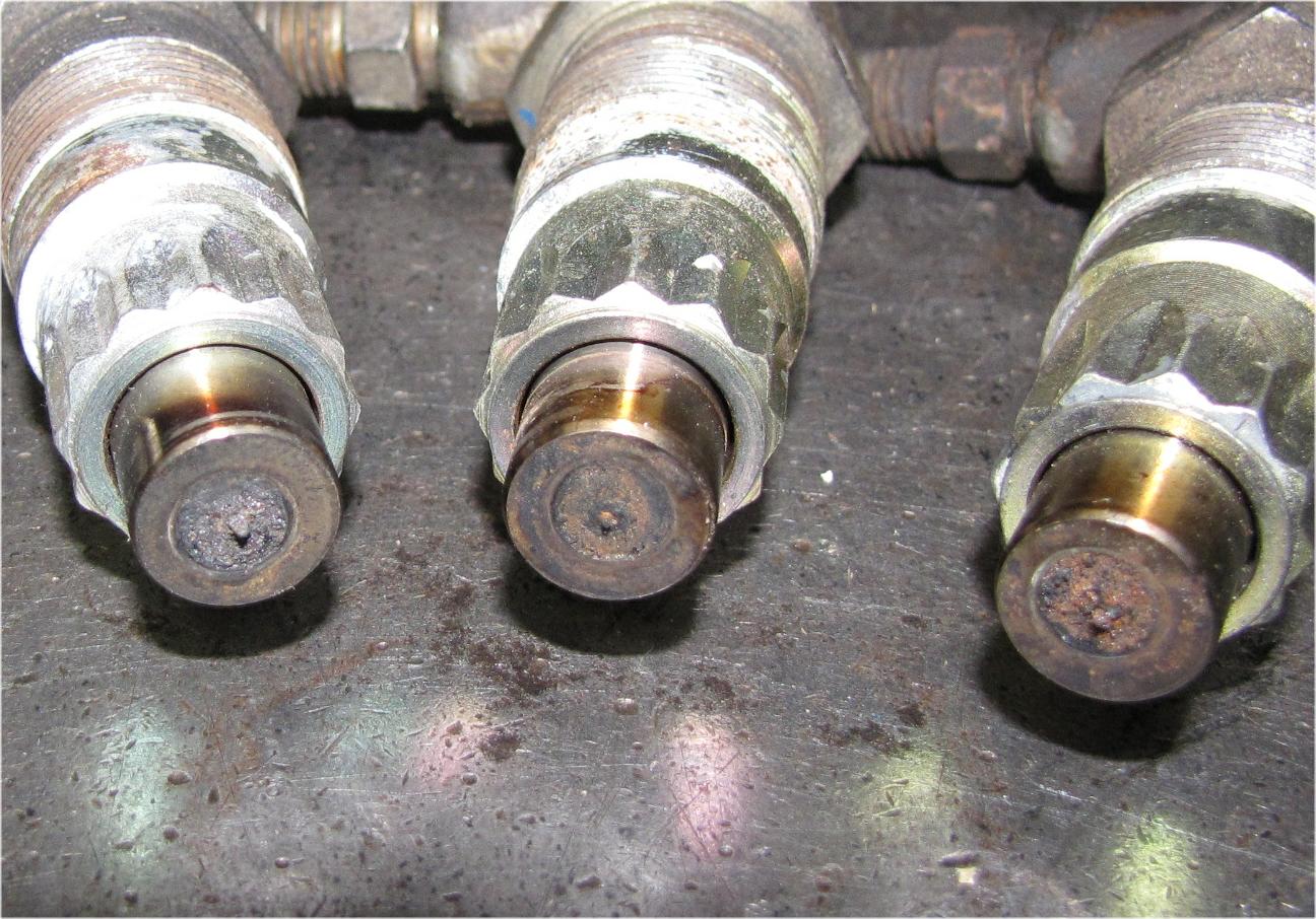 1978 - 1982 Mitsubishi mt750 Diesel Injectors used tractor part