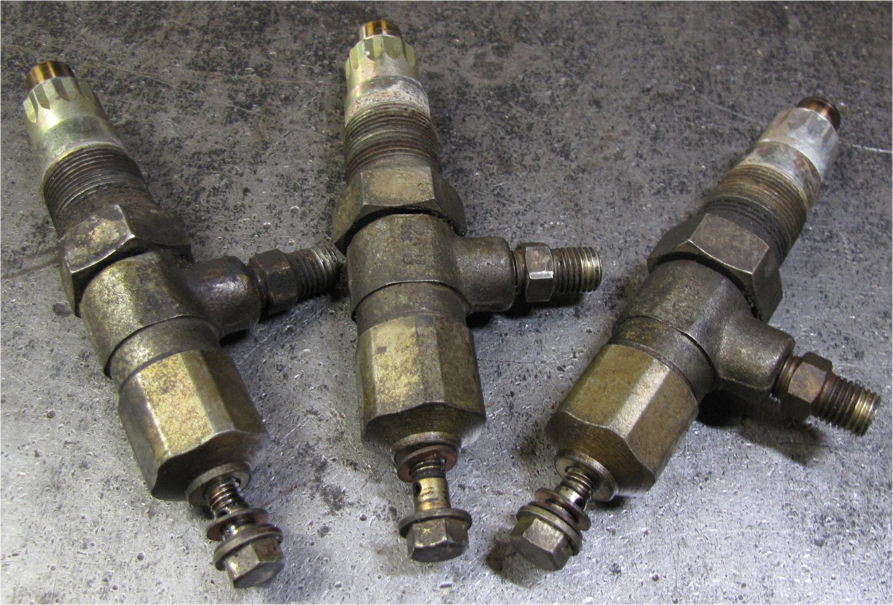 1978 - 1982 Mitsubishi mt750 Diesel Injectors used tractor part